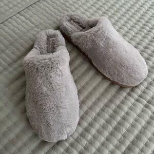 Koolaburra by Ugg slippers